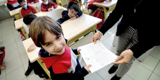 Okullarda 18 milyon öğrenci için yarın 'karne zili' çalacak