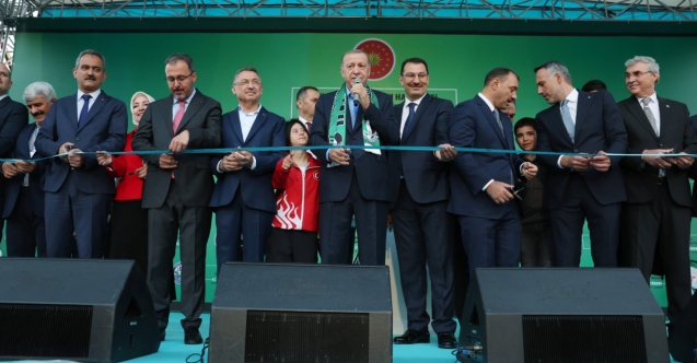 BAKAN ÖZER, SAKARYA'DA EĞİTİM YATIRIMLARININ OLDUĞU TOPLU AÇILIŞ TÖRENİNE KATILDI