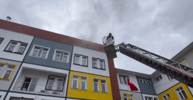 Sultangazi'de okulda yangın çıktı