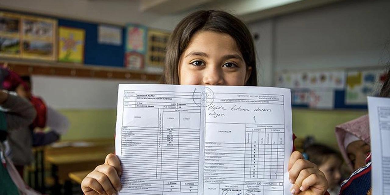 Okullarda karne kaldırıldı yerine gelişim raporu geldi
